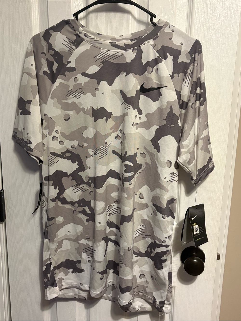 NWT Nike Men’s Gray & White Camo Short-Sleeve Performance Tee